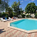 Alojamento de Acomodação e Pequeno-almoço Escale Au Clos Martin De Juillers Et D'hôtes 3*