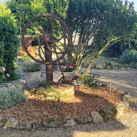 Escale Au Clos Martin De Juillers Et D'hotes 3*