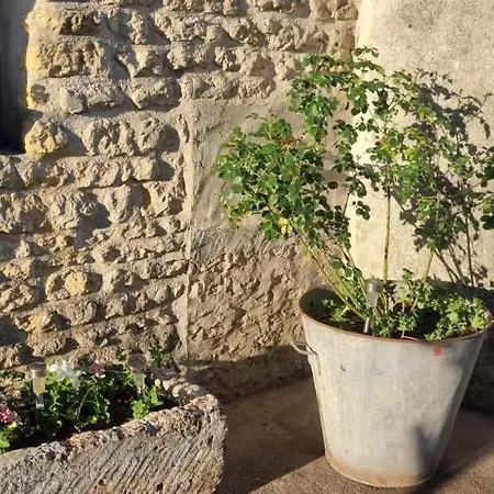 Escale Au Clos Martin De Juillers Et D'hotes