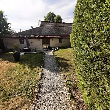 Escale Au Clos Martin De Juillers Et D'hotes 3* Saint-Martin-de-Juillers