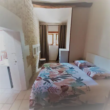 Bed & Breakfast Escale Au Clos Martin De Juillers Et D'hotes