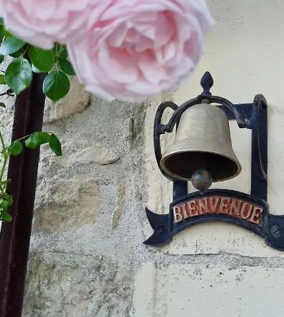 Escale Au Clos Martin De Juillers Et D'hotes Bed & Breakfast