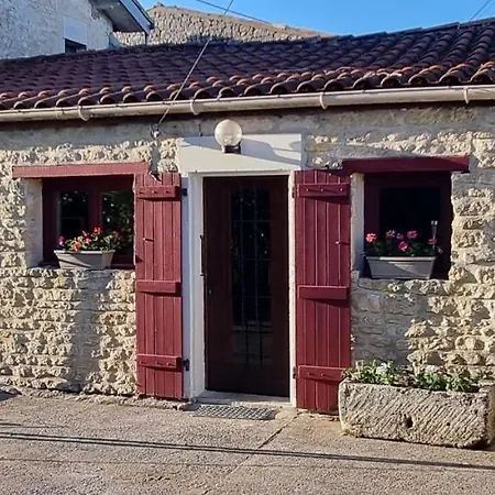 Escale Au Clos Martin De Juillers Et D'hotes Bed & Breakfast Saint-Martin-de-Juillers