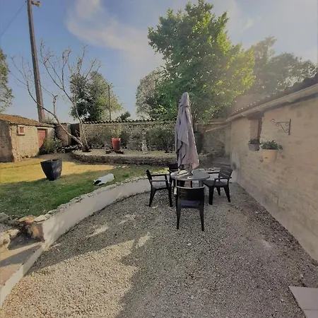 Escale Au Clos Martin De Juillers Et D'hotes Saint-Martin-de-Juillers