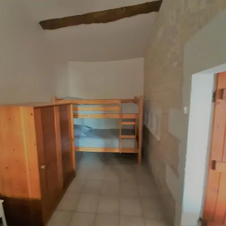 Escale Au Clos Martin De Juillers Et D'hotes Bed & Breakfast 3*