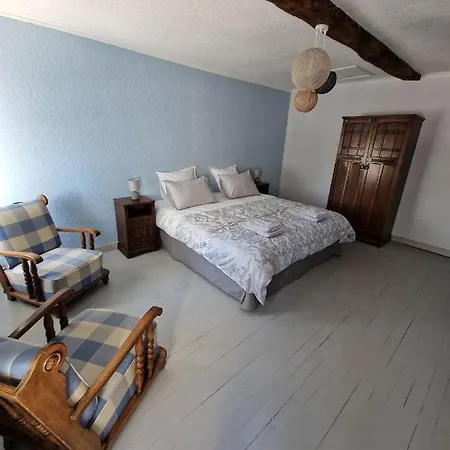 Bed & Breakfast Escale Au Clos Martin De Juillers Et D'hotes 3*