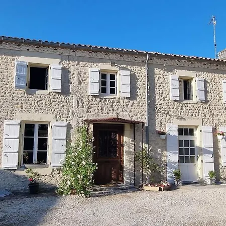 Escale Au Clos Martin De Juillers Et D'hotes