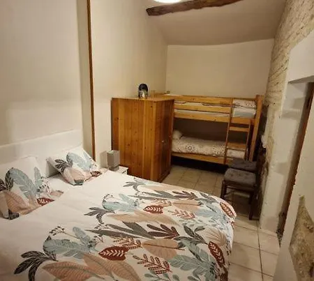 Bed & Breakfast Escale Au Clos Martin De Juillers Et D'hotes