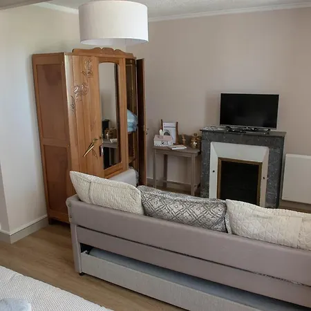 Bed & Breakfast Escale Au Clos Martin De Juillers Et D'hotes