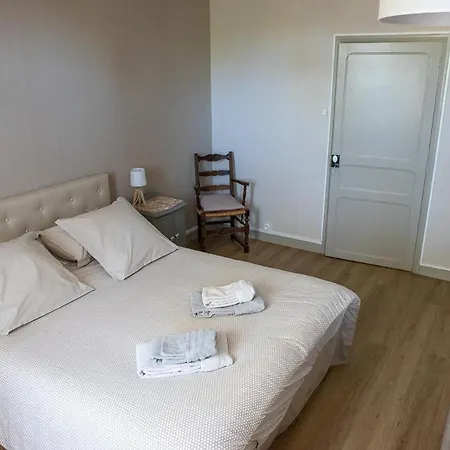 Escale Au Clos Martin De Juillers Et D'hotes Bed & Breakfast