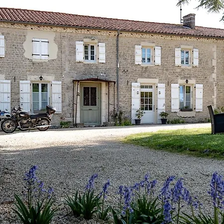 Escale Au Clos Martin De Juillers Et D'hotes Saint-Martin-de-Juillers