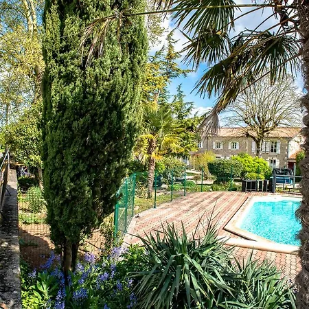 Escale Au Clos Martin De Juillers Et D'hotes