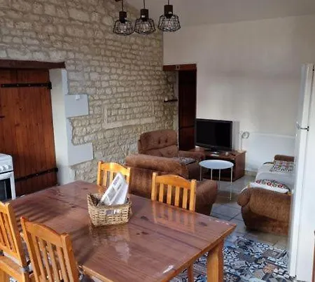 Escale Au Clos Martin De Juillers Et D'hôtes Saint-Martin-de-Juillers