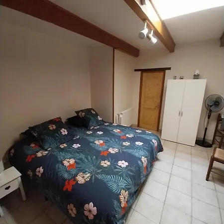 Escale Au Clos Martin De Juillers Et D'hotes 3*