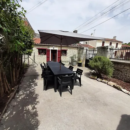 Escale Au Clos Martin De Juillers Et D'hotes