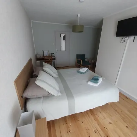 Escale Au Clos Martin De Juillers Et D'hotes Bed & Breakfast 3*