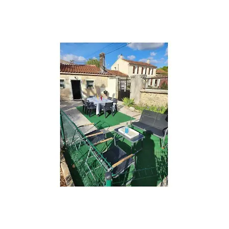 Escale Au Clos Martin De Juillers Et D'hotes